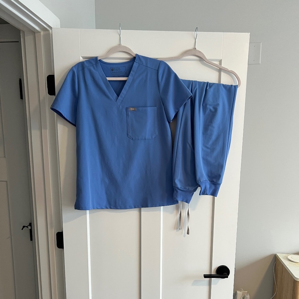 Figs Catarina One-Pocket Scrub Top and Zamora Jogger Pants set size S, Ceil Blue